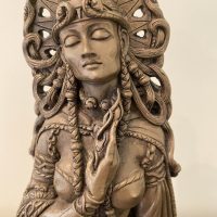 Mythlok - Brigid statue