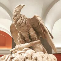 Mythlok - Aquila statue