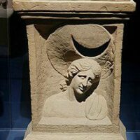 Mythlok - Luna carving