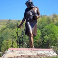 Mythlok - Selu statue