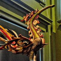 Mythlok - Sarimanok statue