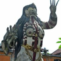 Mythlok - Hantu Tetek statue