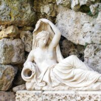 Mythlok - Sabrina statue