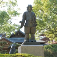 A Statue of the Japanese god Okuninushi with a rabbit